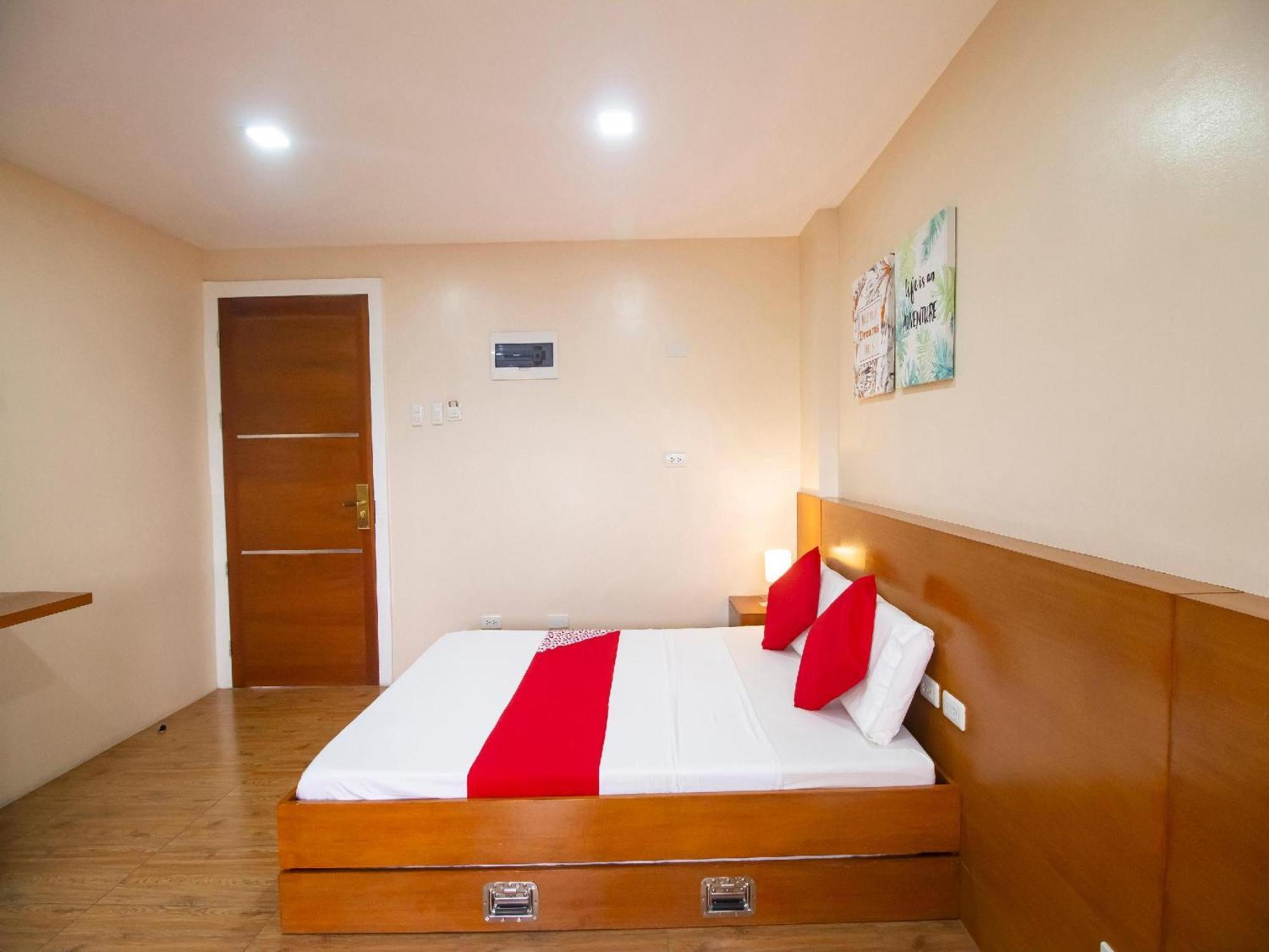 Super Oyo 832 The Teepee Place Hostel & Residence Inn سيبو المظهر الخارجي الصورة