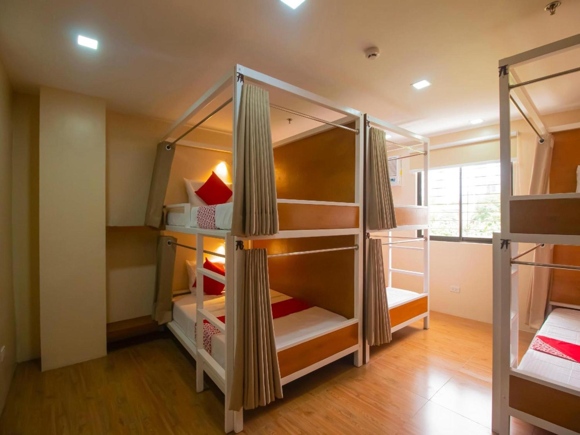 Super Oyo 832 The Teepee Place Hostel & Residence Inn سيبو المظهر الخارجي الصورة