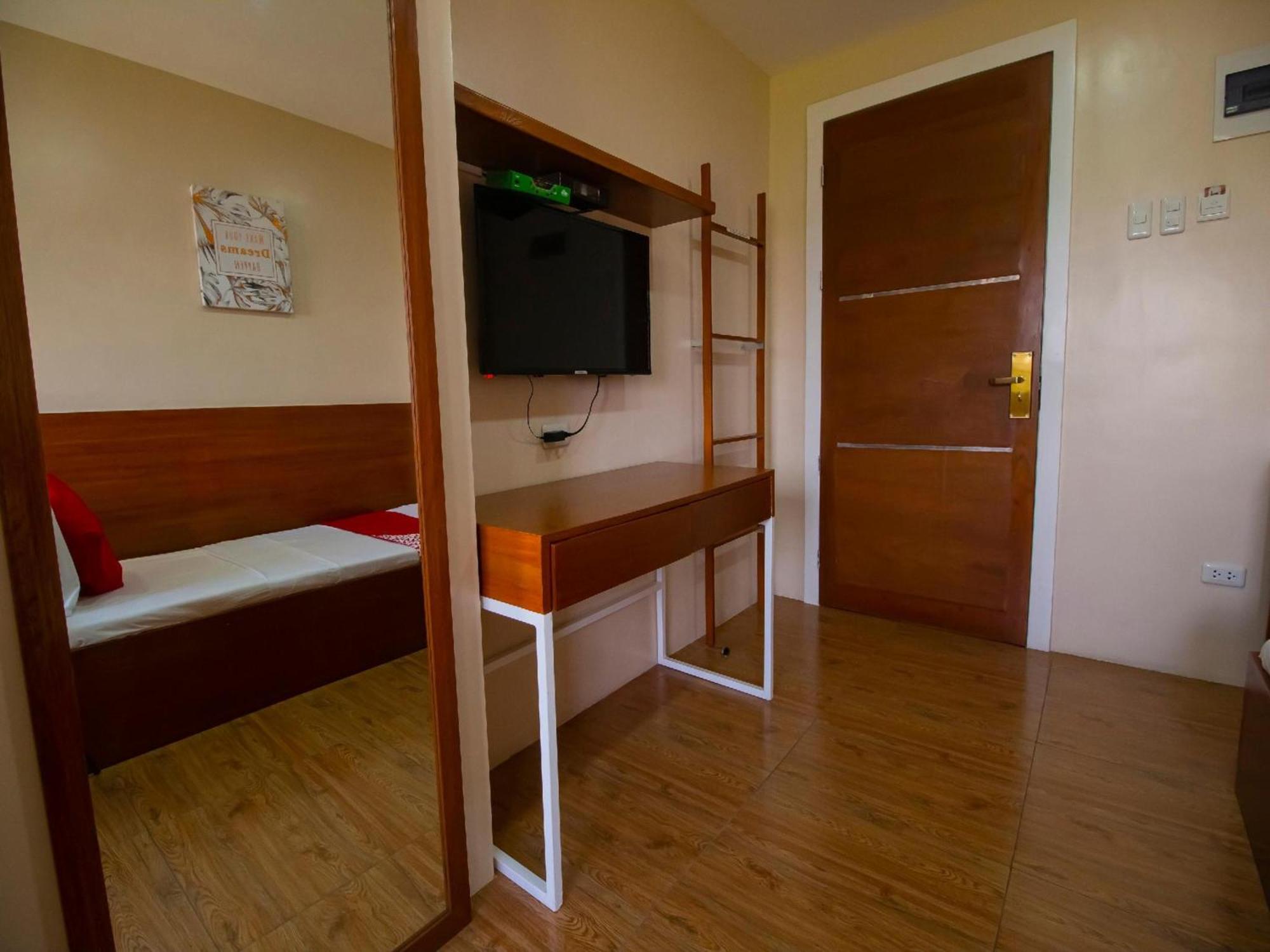 Super Oyo 832 The Teepee Place Hostel & Residence Inn سيبو المظهر الخارجي الصورة