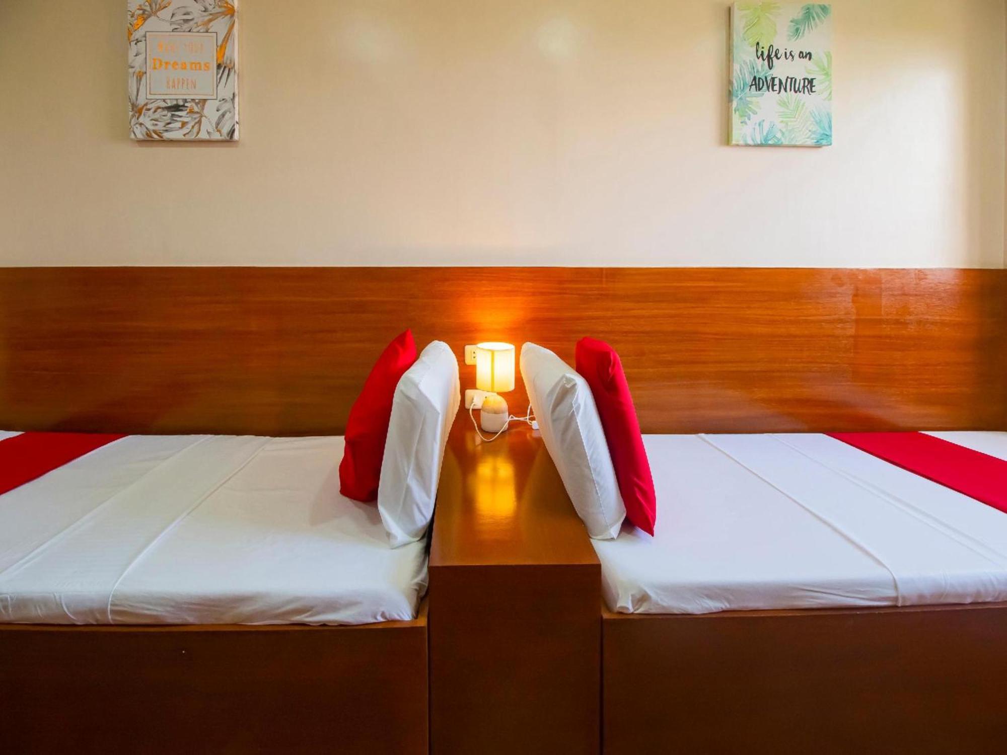 Super Oyo 832 The Teepee Place Hostel & Residence Inn سيبو المظهر الخارجي الصورة