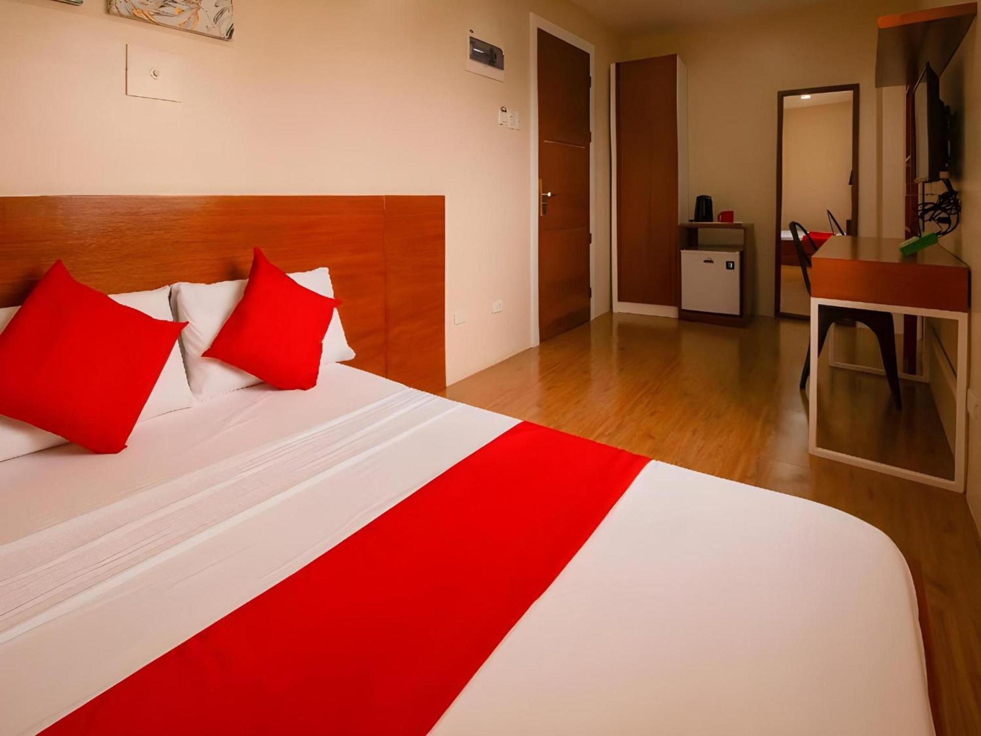 Super Oyo 832 The Teepee Place Hostel & Residence Inn سيبو المظهر الخارجي الصورة