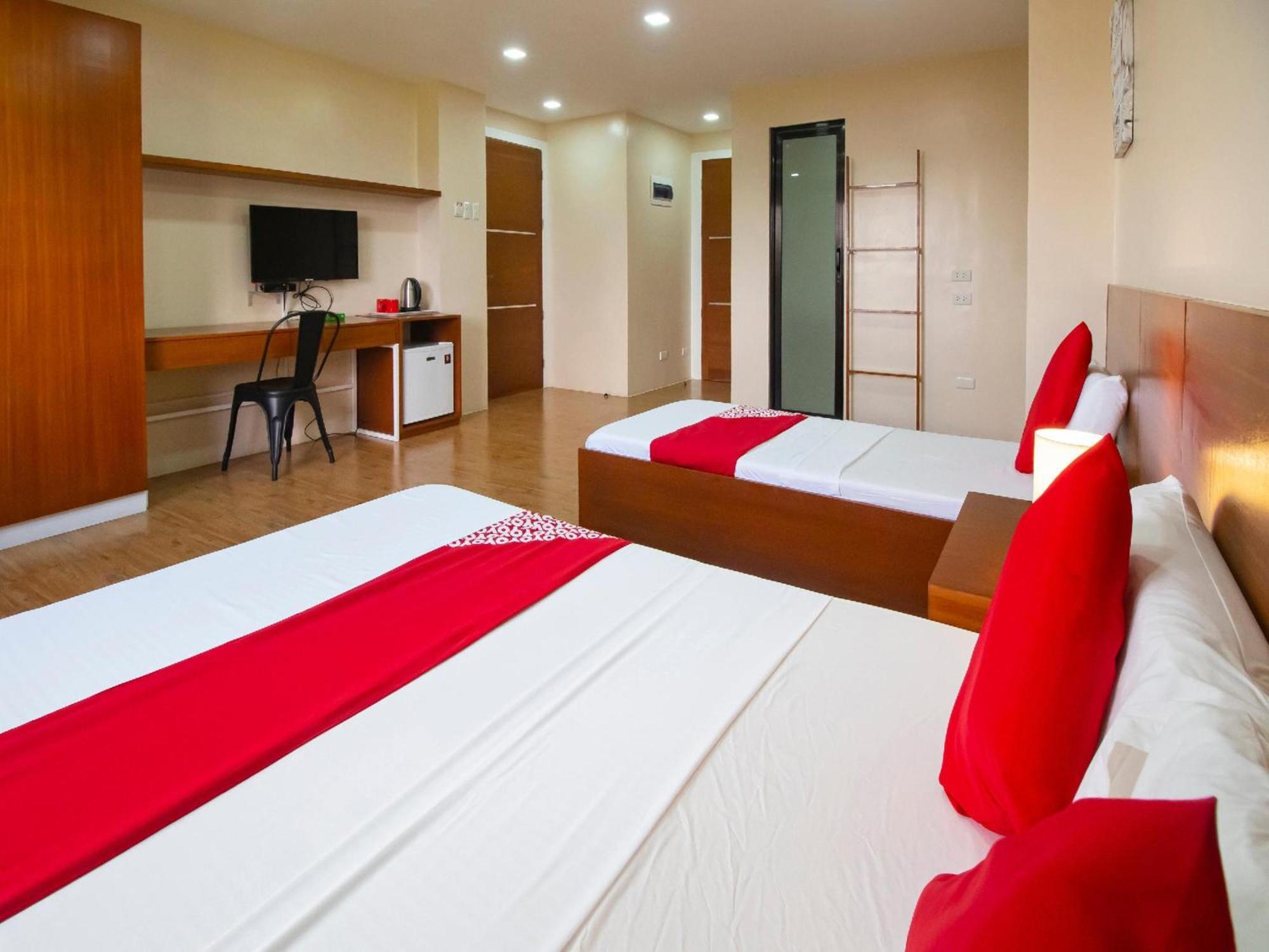 Super Oyo 832 The Teepee Place Hostel & Residence Inn سيبو المظهر الخارجي الصورة