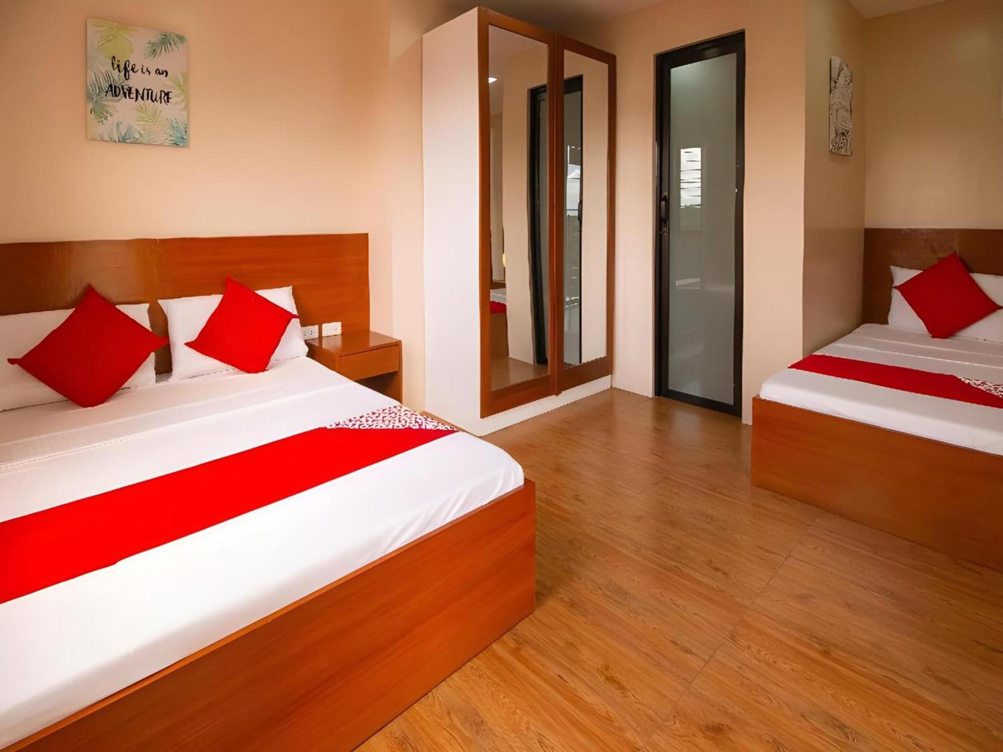 Super Oyo 832 The Teepee Place Hostel & Residence Inn سيبو المظهر الخارجي الصورة