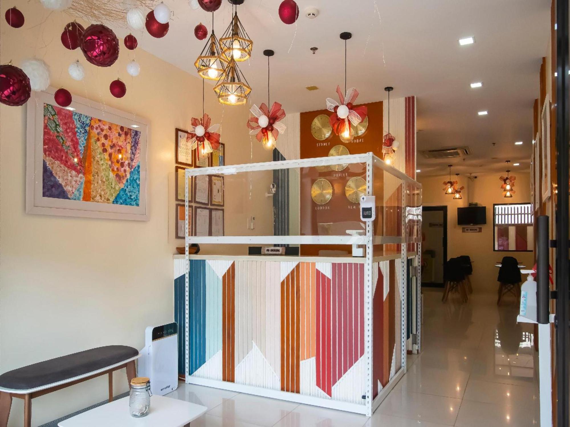 Super Oyo 832 The Teepee Place Hostel & Residence Inn سيبو المظهر الخارجي الصورة